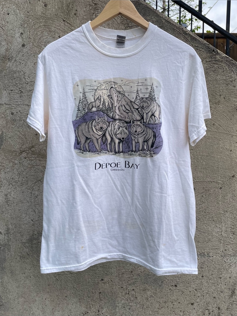Depoe Bay Oregon wolf t shirt size medium